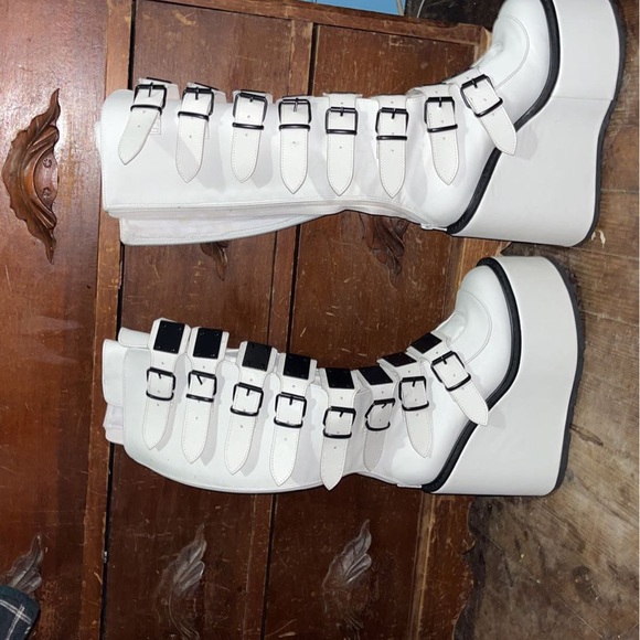 Demonia swing 815 white